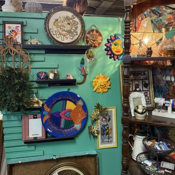 Memory Den Antique Mall - Used, Vintage & Consignment Near Me - Portland, Oregon