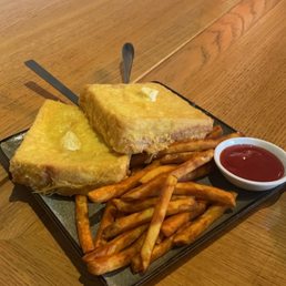 Toast with 018. French Fries