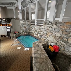 The Black Bear Lodge - Indoor spa / hot tub