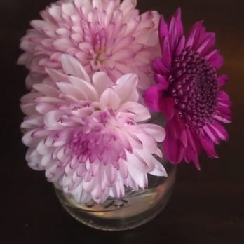 Amara Chocolate & Coffee - cute dahlias! - Coffee & Tea Near Me - Pasadena, California
