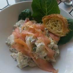 La Madeleine - Potato salad with smoked salmon and croissant