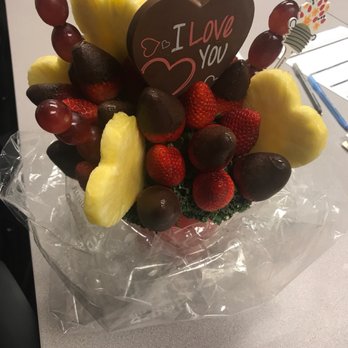 Edible Arrangements - Ordered an edible arrangement for my girlfriend for Valentines day and it turned out great! Couldn't have been happier - Gift Shops Near Me - Riverside, California