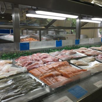 Peter's Fish Market - Select your fish and take home or have them cook for you! - Seafood Near Me - Main Beach, QLD