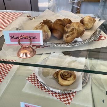 Big Momma's KC - Bakeries Near Me - Kansas City, Missouri