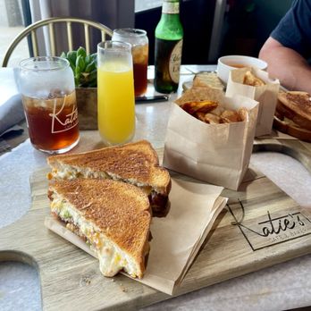 Katie's Cafe & Bakery - Grilled Pimento cheese and rosemary chips - Bakeries Near Me - Livingston, Texas