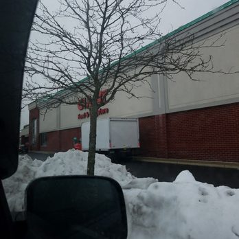 Giant Food Store - a tree in the middle of a pile of snow - Grocery Near Me - Blue Bell, Pennsylvania