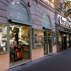 Bertozzini - la nuova facciata della profumeria bertozzini!!!