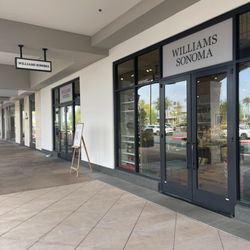 Williams Sonoma - Exterior