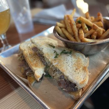 Brews Brothers Studio City - Brisket melt - Brewpubs Near Me - Studio City, California