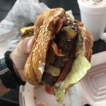 Paradise Pup - best burger in the whole realm - Fast Food Near Me - Des Plaines, Illinois