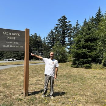 Arch Rock Viewpoint - The entrance sign to Arch Rock Point. - Hiking Near Me - Brookings, Oregon