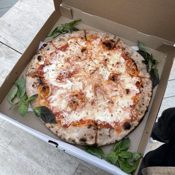 Lucali - Margherita - Pizza Near Me - Brooklyn, New York
