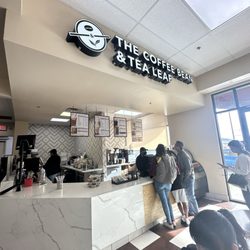 Coffee Bean & Tea Leaf - Front counter
