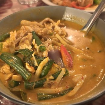 Bangkok Bay - Red curry with chicken - Thai Near Me - Solana Beach, California