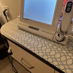 D4 Season - Device that checks scalp