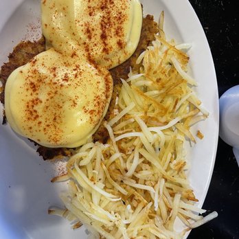 Lynn's on First - Crab cake Benedict - Breakfast & Brunch Near Me - Brighton, Michigan