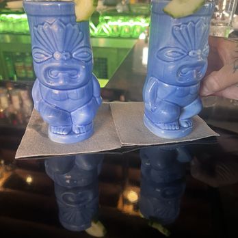 Oak Parker - Suns out buns out cocktails - Cocktail Bars Near Me - Oak Park, Michigan