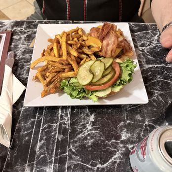 Jey Diner - Bacon and cheese hamburger - Coffee & Tea Near Me - Brooklyn, New York
