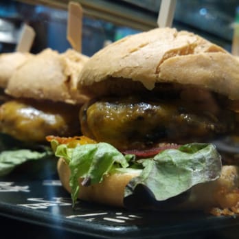 Muñiz - Pinchitos - Tapas Bars Near Me - Madrid, M