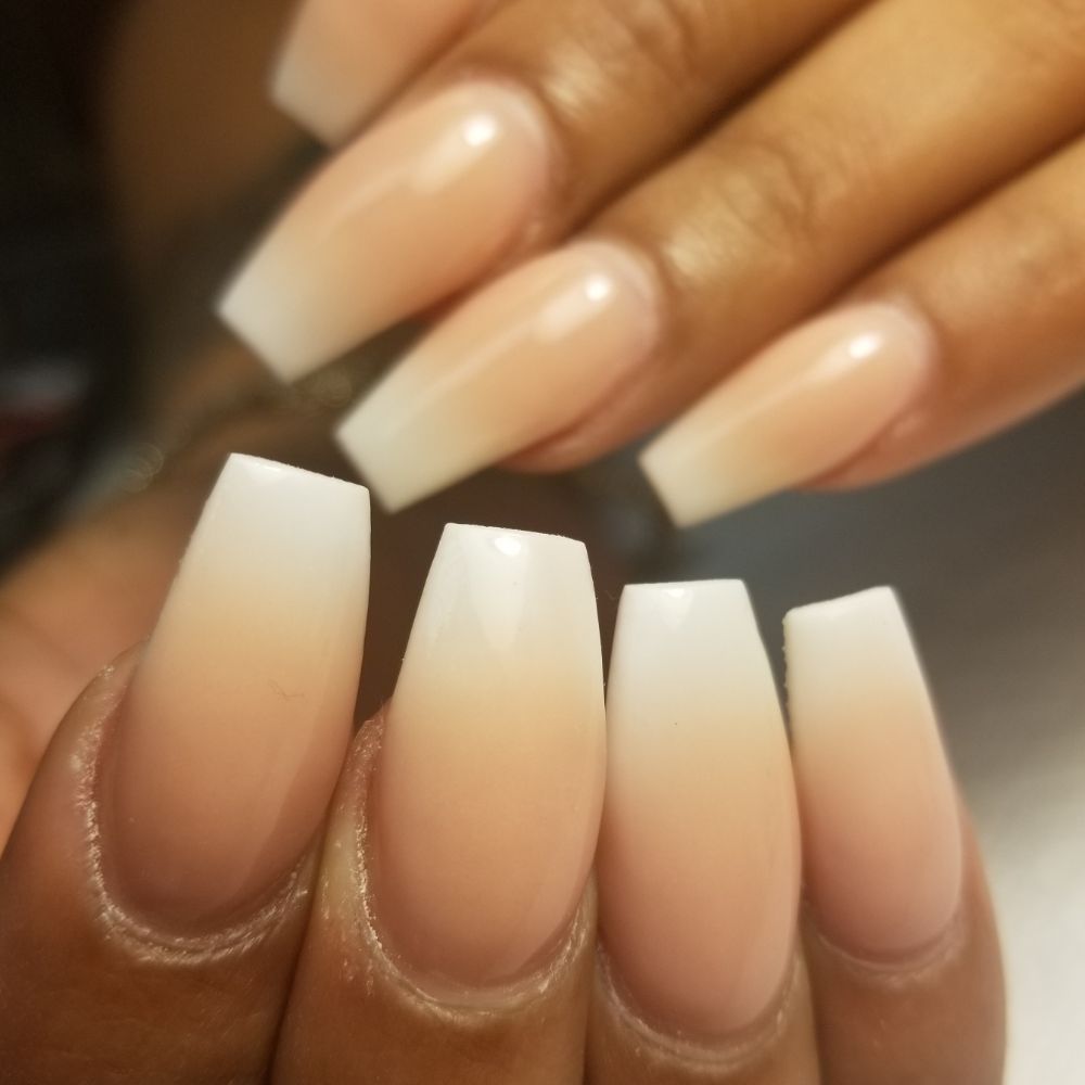Glamourous Nailz Logo