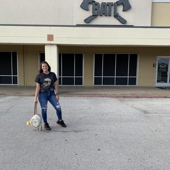 Batl Axe Throwing - Axe Throwing Near Me - Houston, Texas