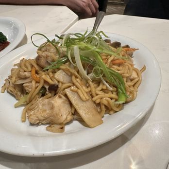 Flock to the Wok - Lo Mein chicken - Chinese Near Me - Savannah, Georgia