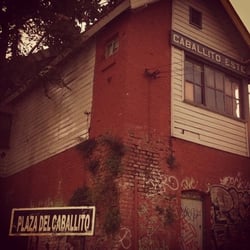 Plaza del Caballito - Una foto que saqué y edité el año pasado. Decime si no parece The Walking Dead