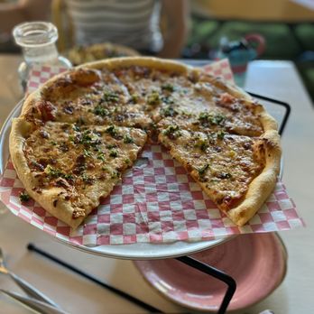 EaTo - Cheese gremolata pizza, excellent! - Pizza Near Me - Minneapolis, Minnesota EaTo - Cheese gremolata pizza, excellent! - Pizza Near Me - Minneapolis, Minnesota