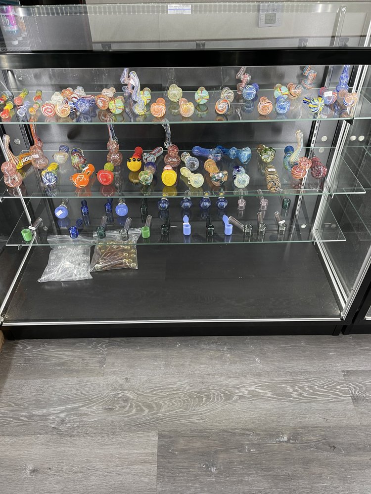 ZAZA SMOKE SHOP CLOSED Updated July 2024 12 Photos & 12 Reviews