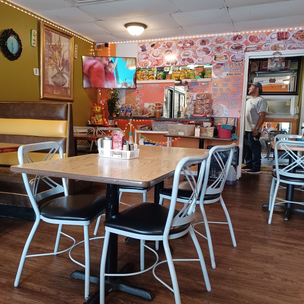 La Esquina Pupuseria Salvadoreña