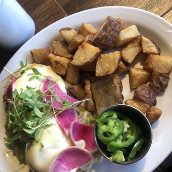Slappy Cakes - Carnitas Benny - Breakfast & Brunch Near Me - Lahaina, Hawaii