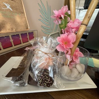 Choco le'a - Chocolatiers & Shops Near Me - Honolulu, Hawaii