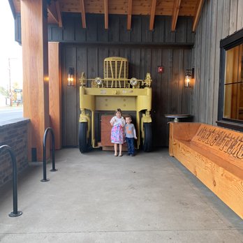 Long Timber Brewing - Beautiful porch - Breweries Near Me - Monroe, Oregon