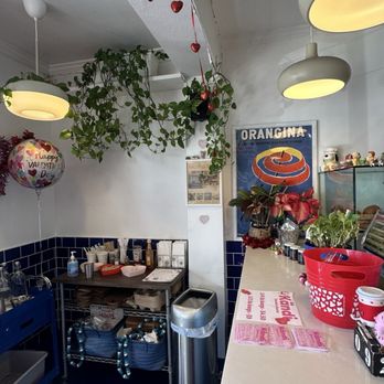 Little Miss Cafe - Indoor self serve area - Cafes Near Me - Los Angeles, California Little Miss Cafe - Indoor self serve area - Cafes Near Me - Los Angeles, California