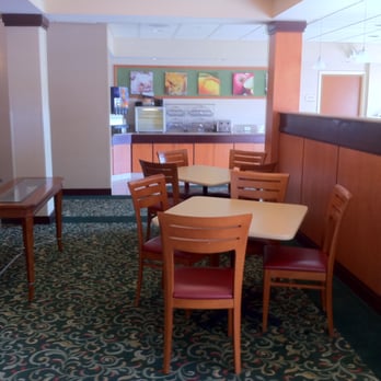 Fairfield by Marriott Inn & Suites Lawton - Breakfast Area - Hotels Near Me - Lawton, Oklahoma