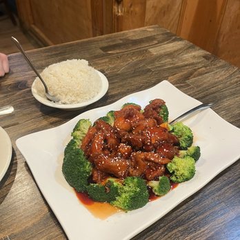 TK Wu - C3. Sesame Chicken - Chinese Near Me - Ann Arbor, Michigan