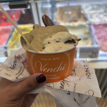 Venchi - pistachio and tiramisu - Gelato Near Me - Santa Clara, California
