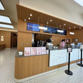 Molly Tea - Counter for pickup - Bubble Tea Near Me - Bellevue, Washington