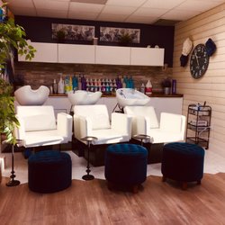Kyle Willis Beauty Hair and Makeup Studio - Shampoo area