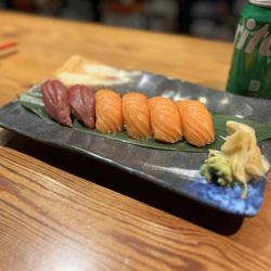 Izzy Pub & Sushi - Tuna and salmon nigiri