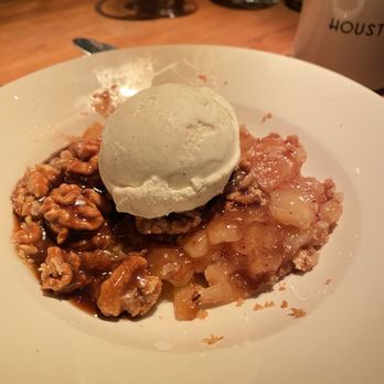 Houston's Restaurant - Apple Walnut Cobbler OMG DESSERT - Steakhouses Near Me - Pasadena, California