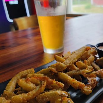 Bixenberg Tavern - Fried Pickles - Pubs Near Me - Germantown, Wisconsin