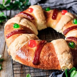 La Perla Bakery - Rosca de Reyes