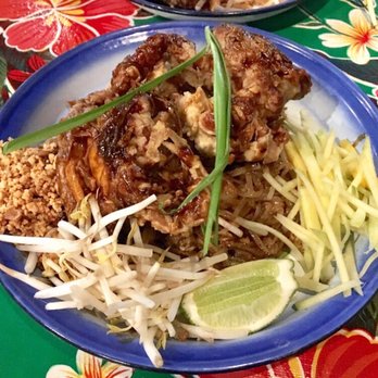 Si Lom Thai Bistro - Soft shelled crab pad Thai (medium spicy) - Thai Near Me - Toronto, Ontario Si Lom Thai Bistro - Soft shelled crab pad Thai (medium spicy) - Thai Near Me - Toronto, Ontario
