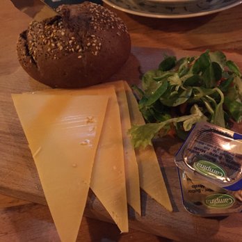 Herberghe De Coeckepanne - Abbeybread with Old Amsterdam cheese - Creperies Near Me - Someren, New Brunswick