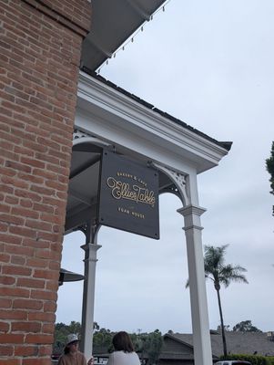 Ellie's Table by null