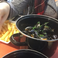 Le Castello - Moules & frites just right, and fresh