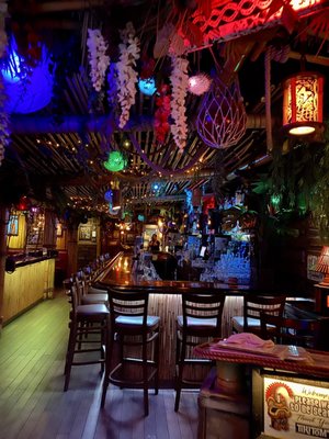 Tiki Tom's by null