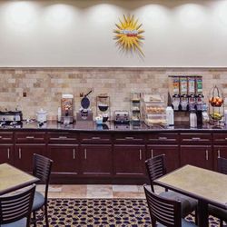 La Quinta by Wyndham Alvin - Property amenity