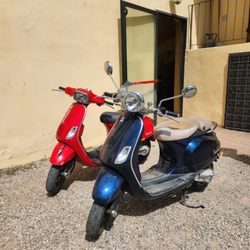 Tuscany Cycle - Cute Vespas